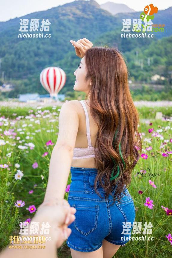 推女神-谭晓彤 推女神 - 谭晓彤的校服写真,快来下载,学姐不仅仅会教你写作业!