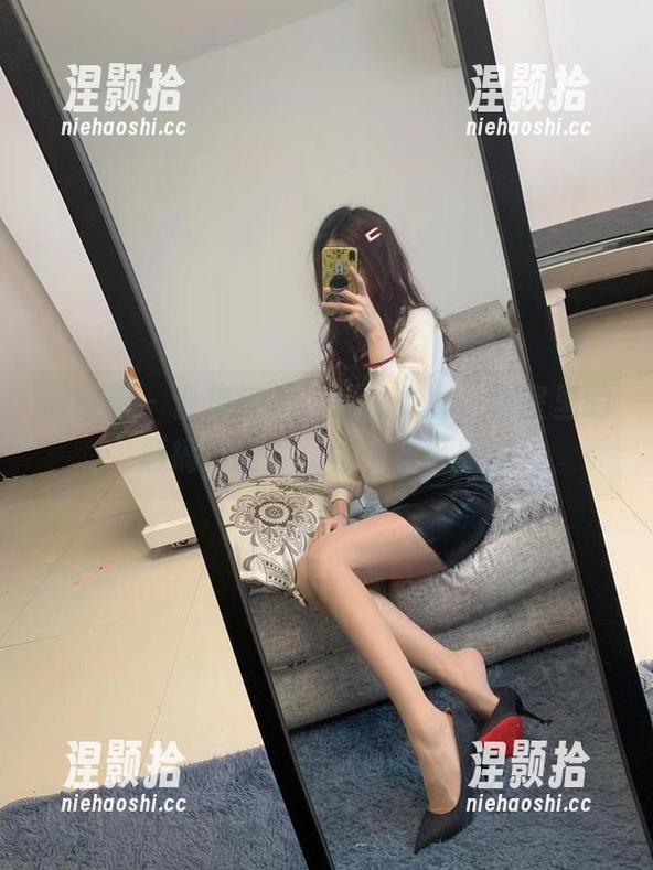 提袜少女 微密圈 - 合集追加:提袜少女,教室里的恶搞小能手,君子不平庸!