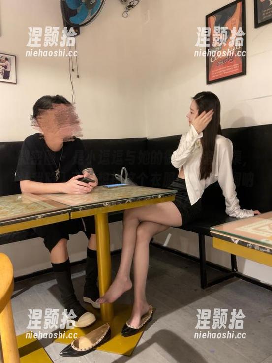 微密圈 - 是小逗逗与她的御姐全套图集，让我陷入了又想搭这个衣服的无尽深洞呐，等啥时可以入局？