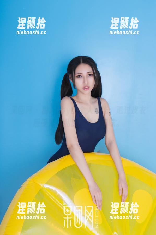 果团网 - 甜Abby的个人时光：透过皮衣感受那份私房的独特韵味。