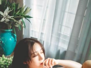 楼上那位樱晚gigi粉丝，你肯定想看她的连衣裙原图与精选吧？我懂你心中的小鹿乱撞！