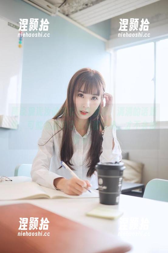 再谈泥泥汝的内衣私房图集，满满的话题性，可能我逼自己天天都该换，才不会被看穿。