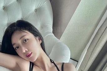 微密圈 – 看！“牛奶里的果汁”穿着黑色套装，你可得不到这张免费的原图，可惜了你我的眼。