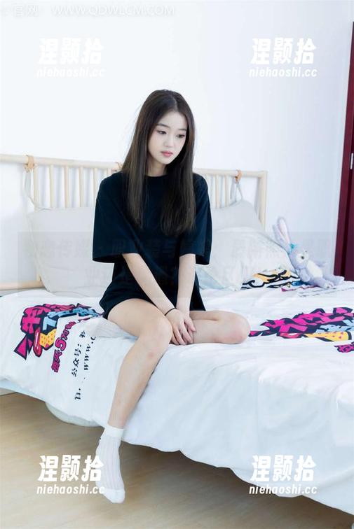 物恋传媒 - 职业装与婷婷：最新照片是职业还是偶遇？评论区见！