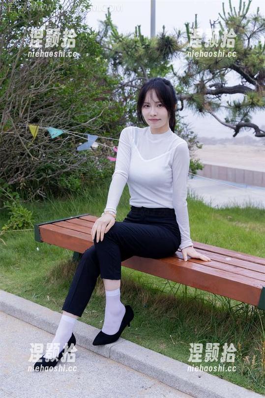 物恋传媒 - 我想问，纱纱的美脚存在的意义是什么？只为我打发时间吗？