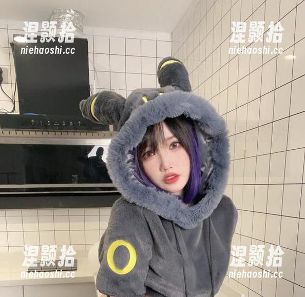 剧情好像要反转了，狐洛洛子的无圣光图片里透着一丝俏皮！