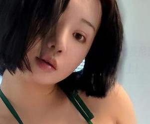 微密圈 – 最新显身，我决定用瑜瑾u的水晶比基尼套装作为我的戴头巾灵感，原图得等会儿再上！