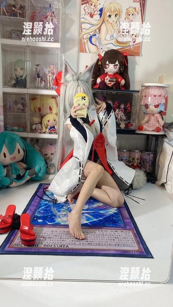 白栎Shirly 白栎Shirly的美图:藤田琴音的打歌服穿得好像被时光遗忘