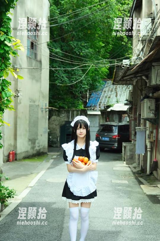 白莉爱吃巧克力的长腿长到能直接做手机壁纸，果然美图无敌。