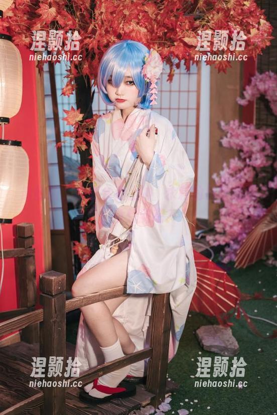 最新的，也许会爱上神沢永莉的吊带搭配，没想到吧？