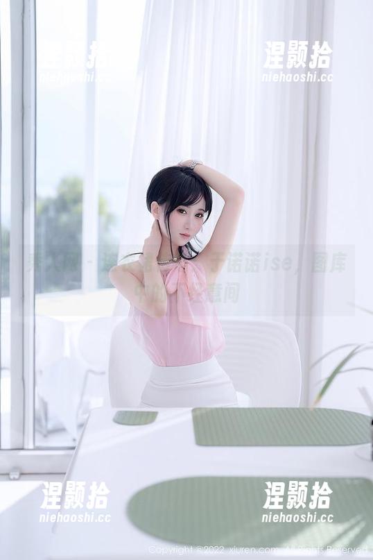 秀人网-于诺诺ise 秀人网 - 连衣裙传奇:于诺诺ise,图库中的不经意间