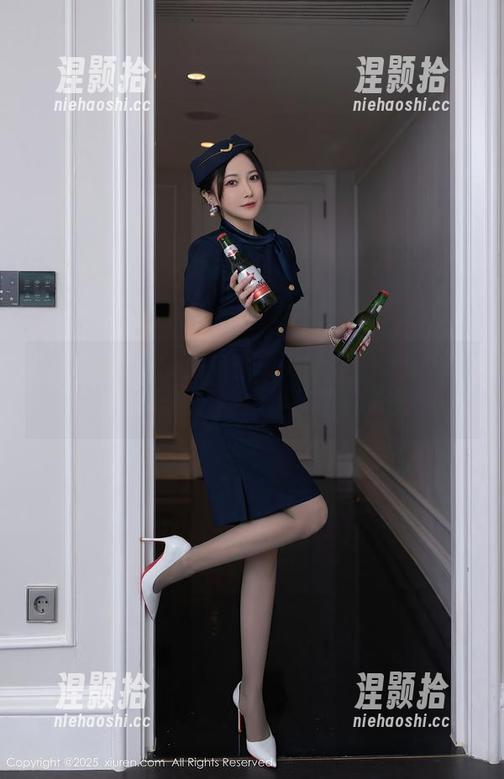 秀人网 - 新鲜出炉！奶芙乔乔的泳池合集更新，水波旁的你我，不带脑啊？