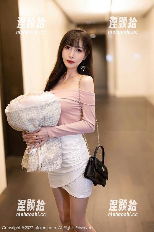 秀人网-娜露selena 秀人网 - 看娜露selena如何在海边把写真变成独家原料,yes!就是资源!