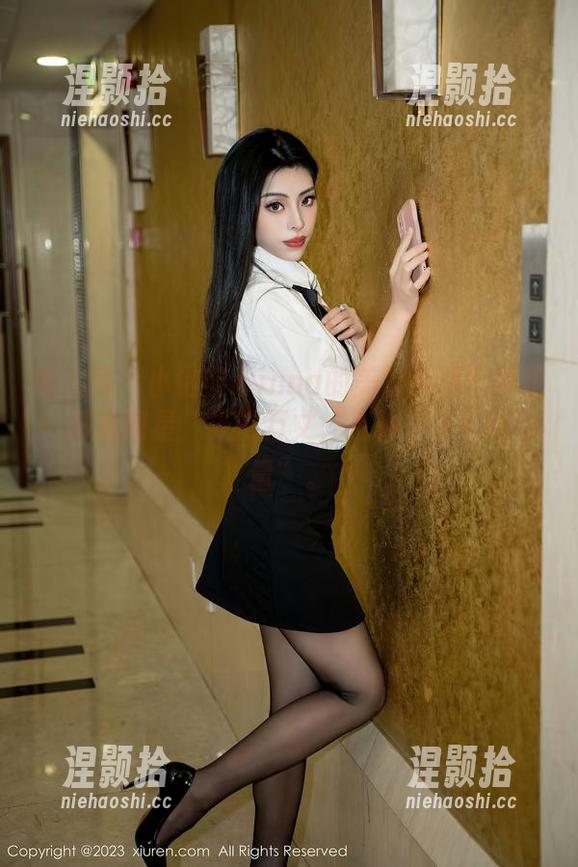 秀人网 - 小泡芙winna的美脚高清写真集：脚指如星，光芒万丈，有种“无形的力量”。