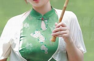 秀人网 – 透过图包的窗：“想做你的猫”又化身护士，带着一丝俏皮