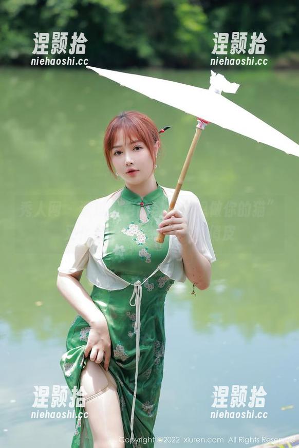 秀人网-想做你的猫 秀人网 - 透过图包的窗:“想做你的猫”又化身护士,带着一丝俏皮