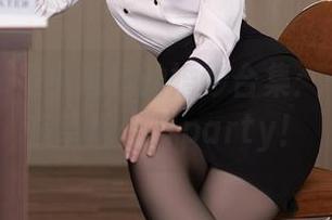 秀人网 – 是小逗逗的婚纱合集：一群婚纱在草地上开party！