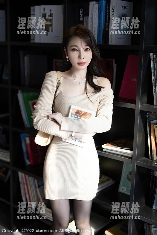 秀人网 - 筱慧icon私房日常，女仆原图中总有些倦意。