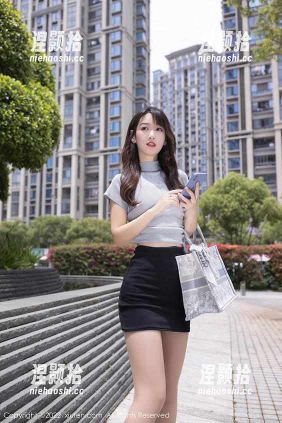 秀人网 - 死库水真香？美七图包让我瞄到一点不一样的东西。