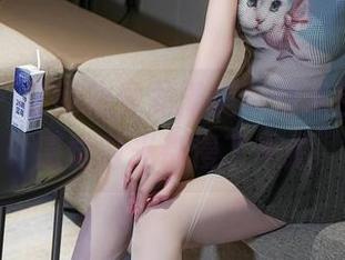 秀人网 – 在线边看龙泽美曦的黑白写真，感觉时光都慢了半拍