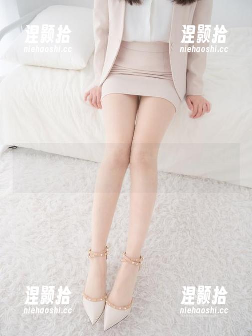 紧急企划 - 小恩网球经典写真集，里面的每一张都在问：“你认为她能赢吗？”