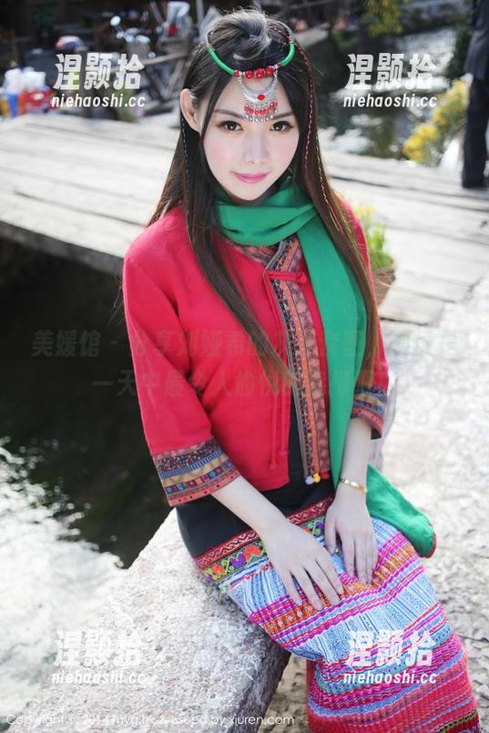 美媛馆 - 分享刘娅希的灰丝套图，那便是一天中最令人愉悦的选择吧！