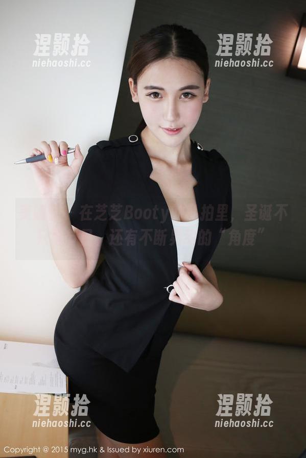美媛馆 - 在芝芝Booty的私拍里，圣诞不只是节日，还有不断晃动的“角度”