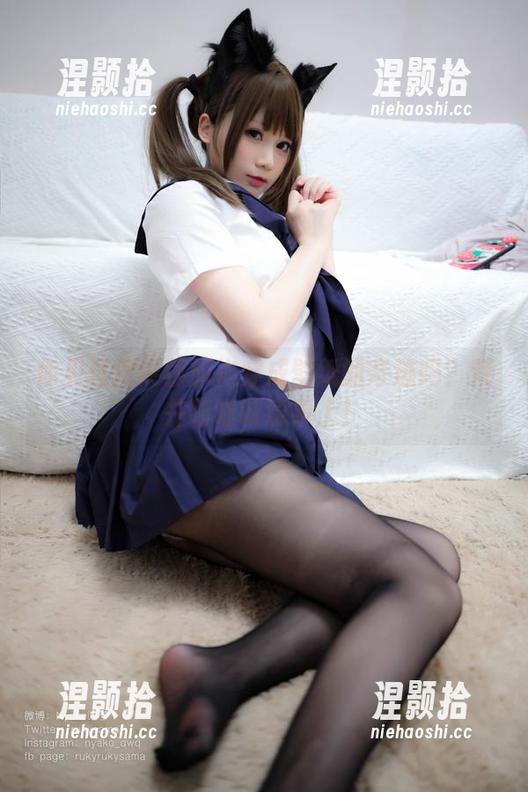 你见过把柴郡旗袍穿成壁纸的奇迹吗？荒井喵喵诚意奉上！