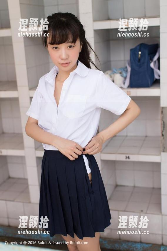 菠萝社-柳侑绮Sevenbaby 菠萝社 - 柳侑绮Sevenbaby哭着说不想再做鱼,但七宝三文鱼套图却亮瞎我的狗眼,分享给你,好吧?