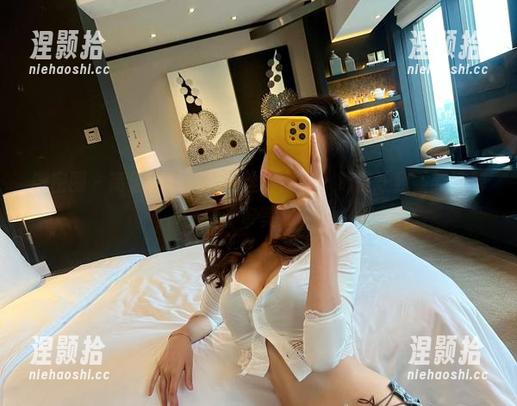 微密圈 - 高清图册里的白丝与女仆，葛征让我重新洗牌了审美观