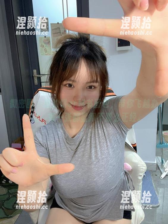 微密圈 - 葱油饼er秘书图包，带你飞越办公室，每一张都显得不那么正经。