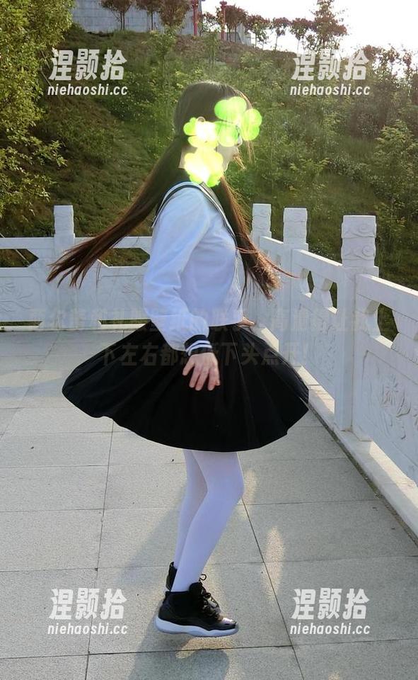 西尔酱和礼服壁纸的联手，高清得让我上下左右都想低下头点开！