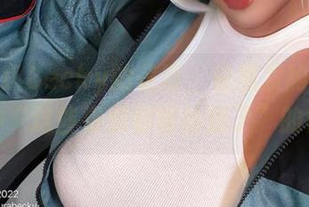 看贝贝琪Becky的美图，看黑发豹纹，让我有种“这些资源都输给我了”的错觉。