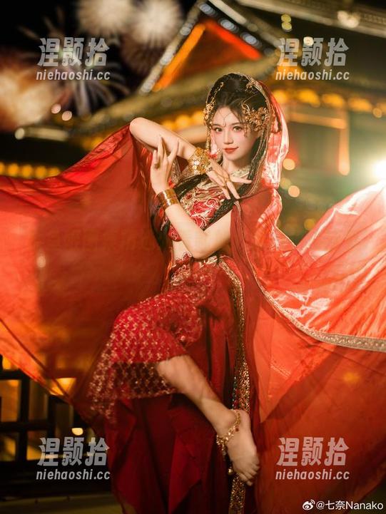 金鱼姬图集精选：看贰加六如何模仿活鱼畅游