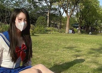 微密圈 – 黑丝户外，软妹小九九在线炫耀，竟然还真不怕蚊子！