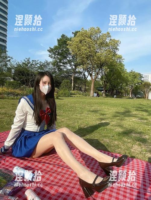 软妹小九九 微密圈 - 黑丝户外,软妹小九九在线炫耀,竟然还真不怕蚊子!