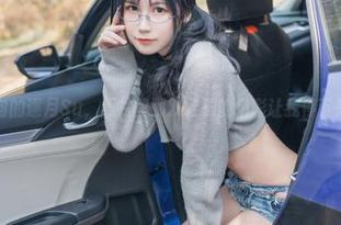 足控向的逐月Su，照片里那双鞋子的精彩让我停下来了。
