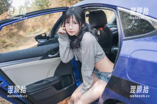 足控向的逐月Su，照片里那双鞋子的精彩让我停下来了。
