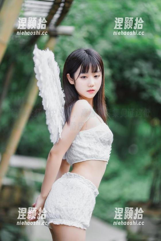 镜酱 镜酱在红裙中游走,高清写真集见证这份俏皮!