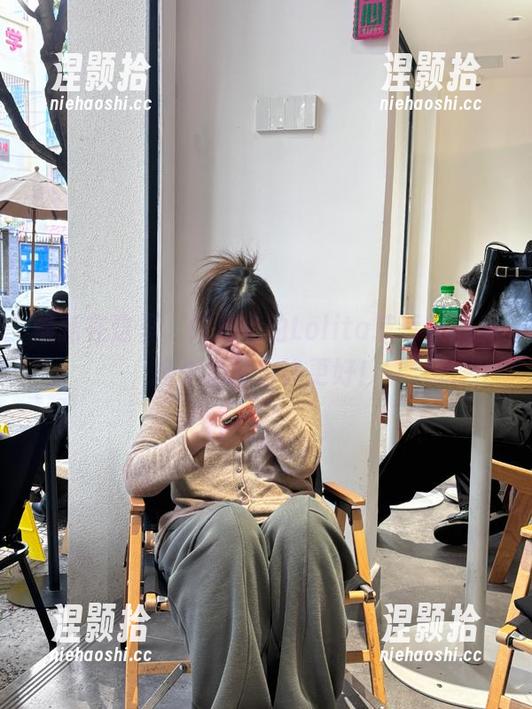 最新在这里，闪月半的Lolita草莓，照片换个角度也许更好！