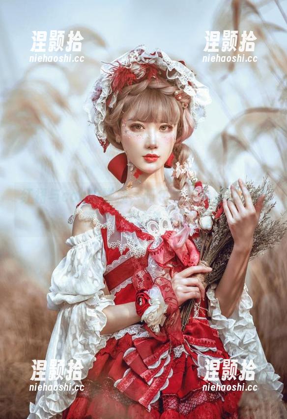 红裙与cos的碰撞，阿包也是兔娘调皮的眼神让人心头一紧。