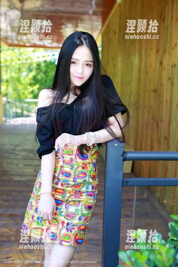 青豆客-大安妮 青豆客 - 一组大安妮的海边写真,咱们其实是要争谁最会遮太阳!
