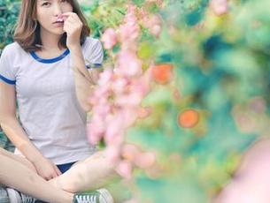 青豆客 – 战姝羽Zina最新办公室套图，随意又有趣，让人不自觉瞥两眼！