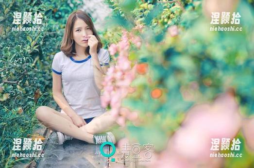 青豆客 - 战姝羽Zina最新办公室套图，随意又有趣，让人不自觉瞥两眼！